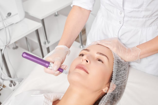 cosmetologist-makes-mesotherapy-injection-for-reju-2023-04-14-18-33-29-utc (1)-min